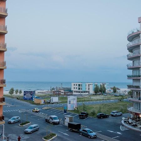 21 By The Sea Apartment Mamaia Exterior photo