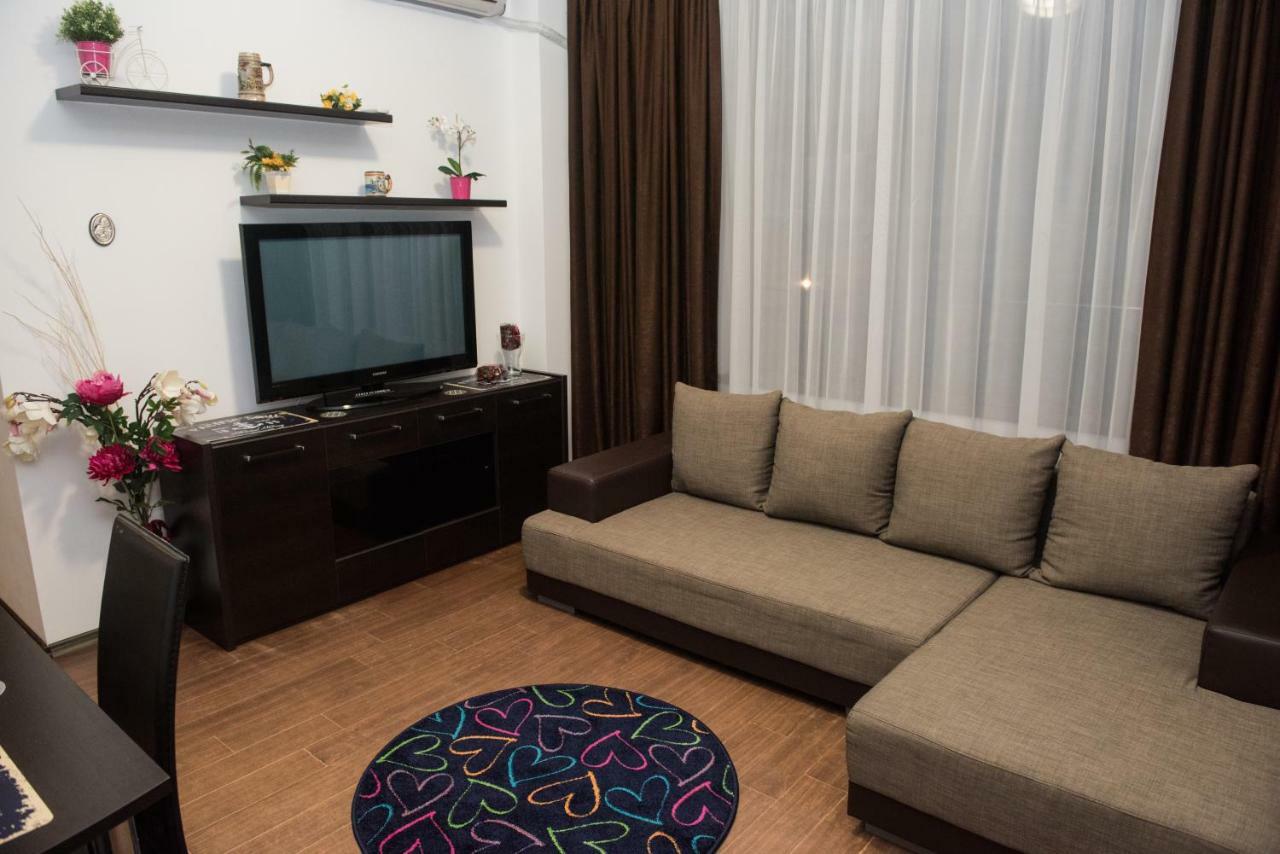 21 By The Sea Apartment Mamaia Exterior photo