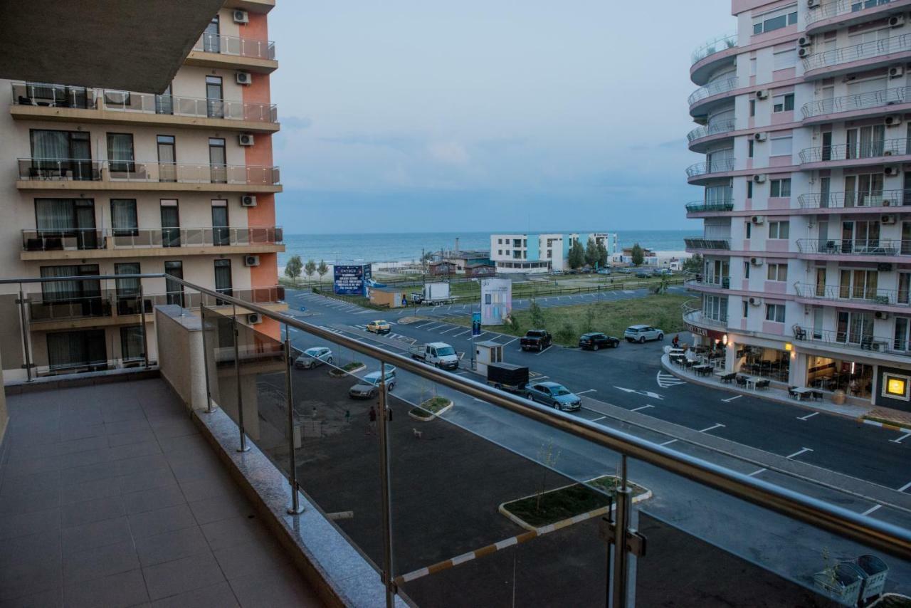 21 By The Sea Apartment Mamaia Exterior photo